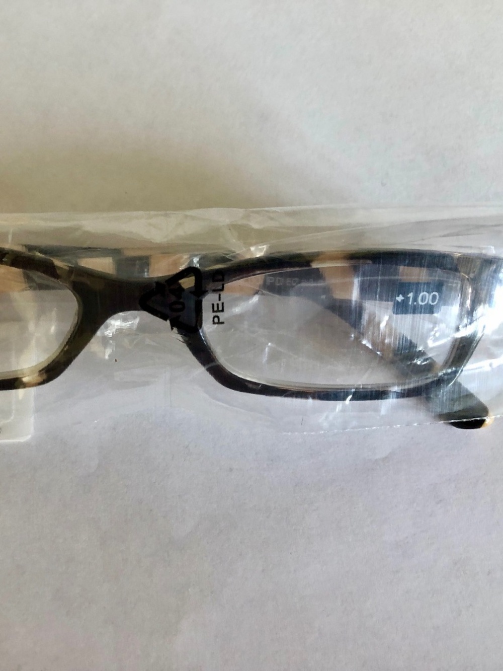 NEW Skinny Tan & Black PEEPERS BLUE LIGHT FILTERING Readers +1.00
